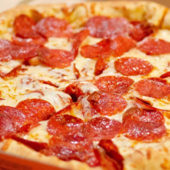 熱々ピザをすぐにお届け